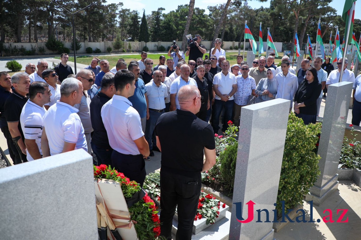 Ailəsi Polad Həşimovun məzarı başında - FOTOLAR